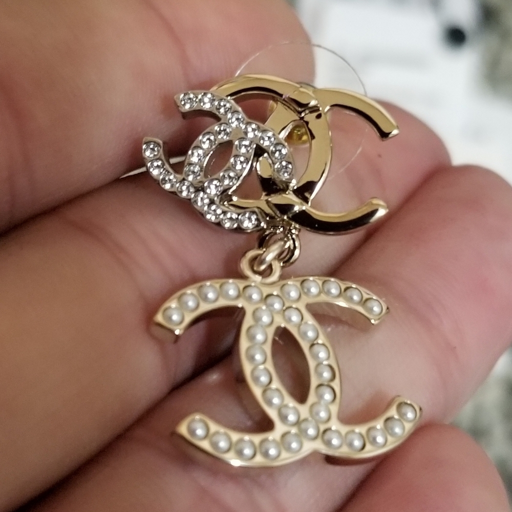 HOSTPICK!!!Chanel Metiers d’Art drop earrings - Picture 17 of 17